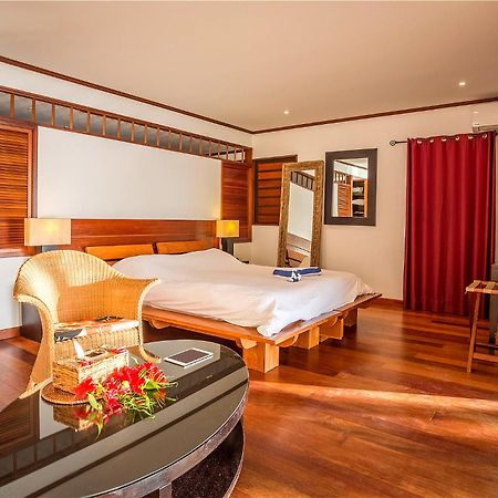 Oure Lodge Beach Resort Kuto Exterior photo