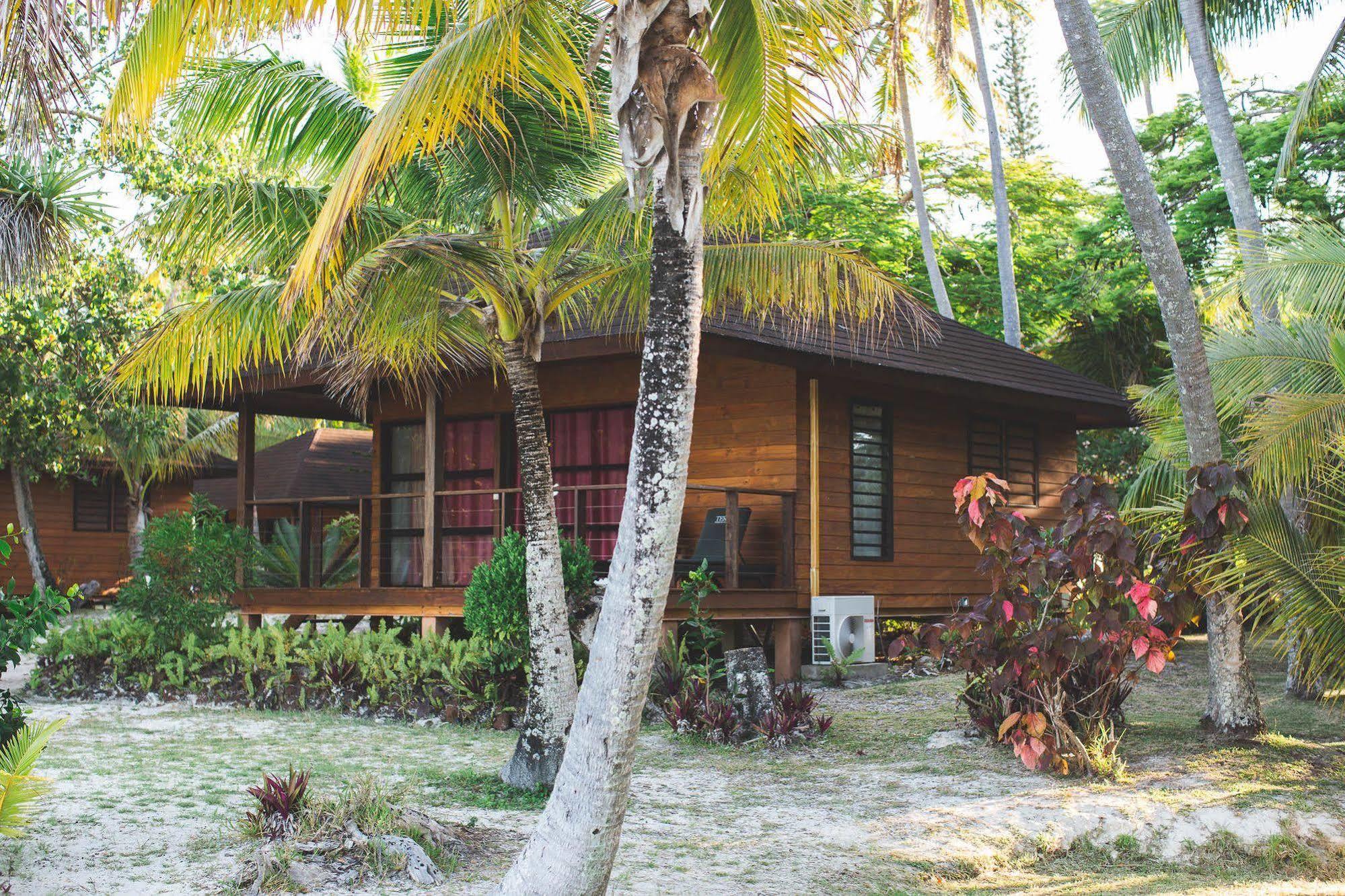 Oure Lodge Beach Resort Kuto Exterior photo