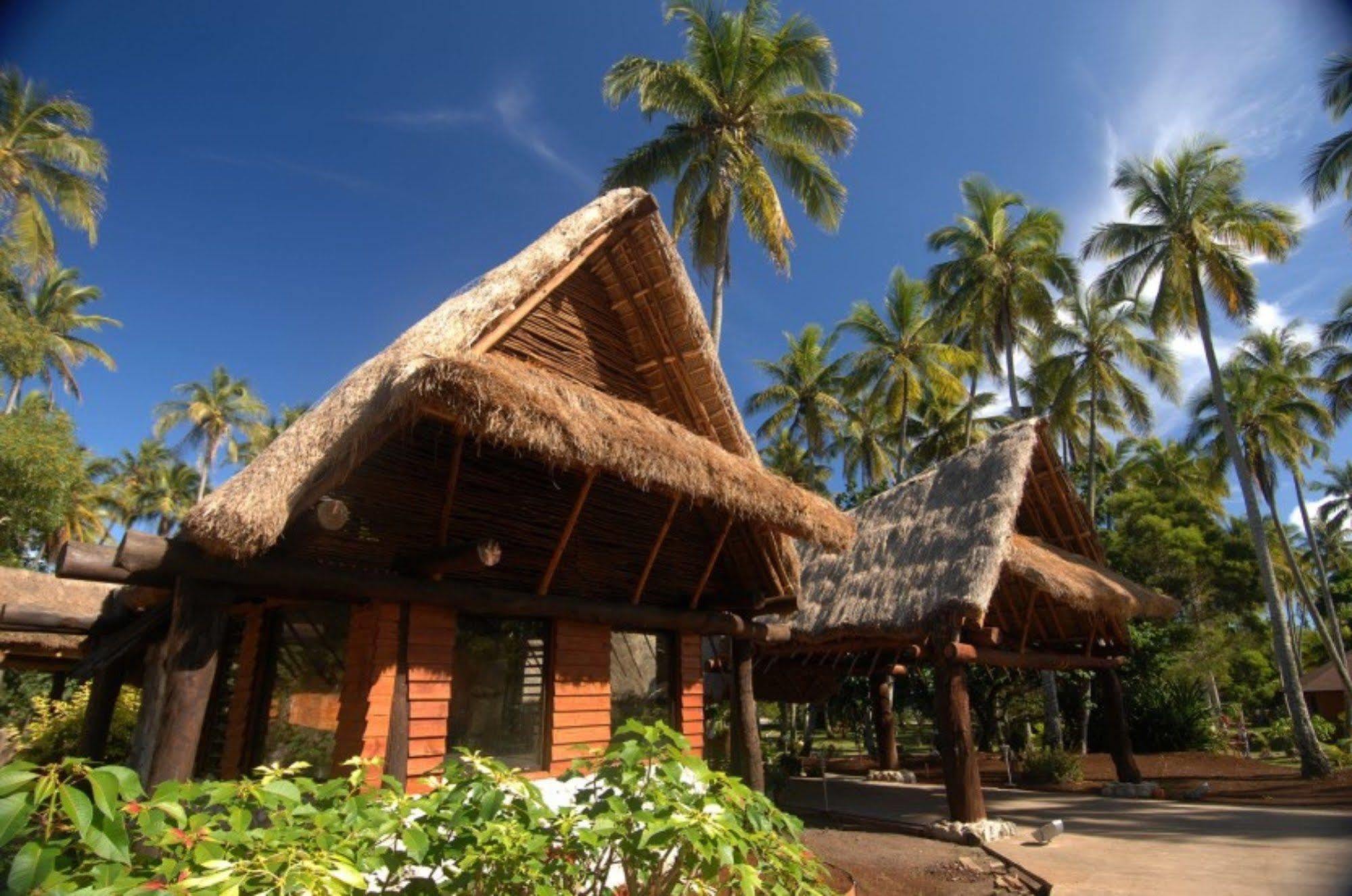 Oure Lodge Beach Resort Kuto Exterior photo