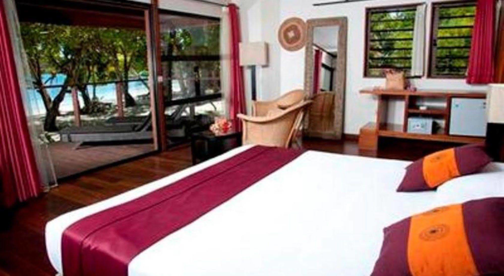Oure Lodge Beach Resort Kuto Exterior photo