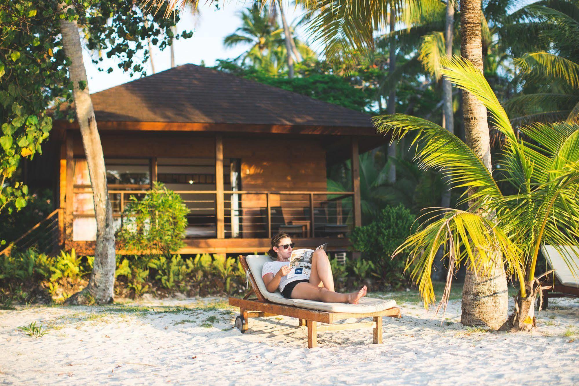 Oure Lodge Beach Resort Kuto Exterior photo