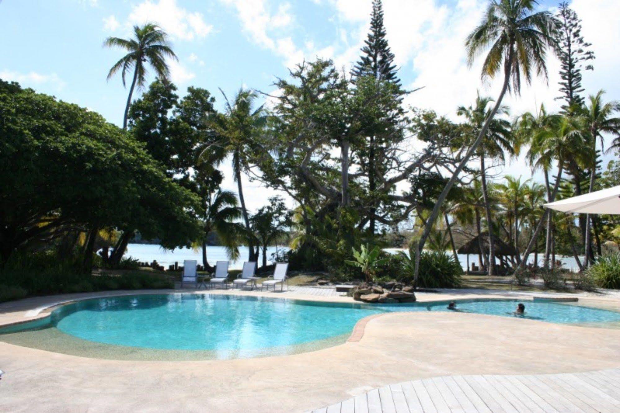 Oure Lodge Beach Resort Kuto Exterior photo