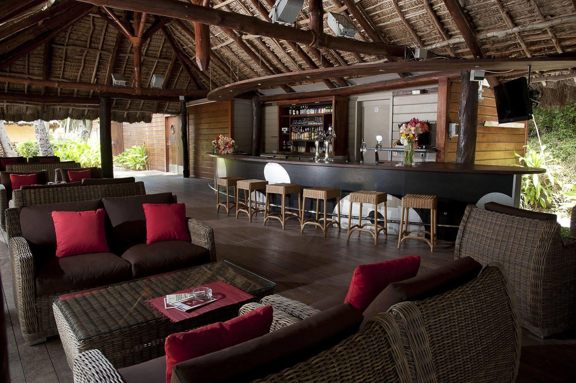 Oure Lodge Beach Resort Kuto Exterior photo