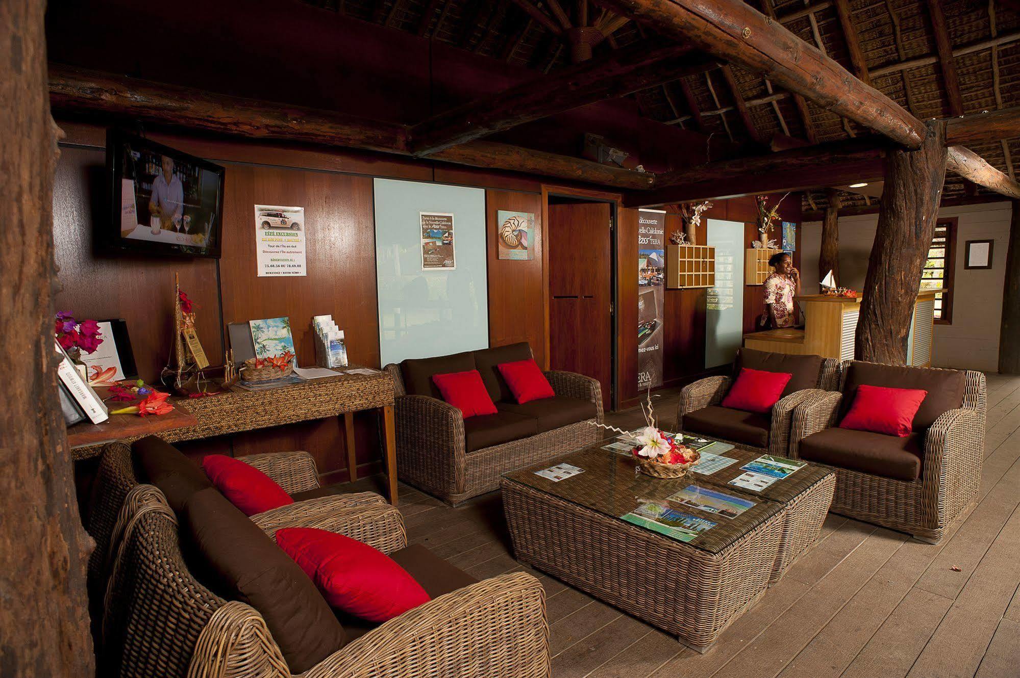 Oure Lodge Beach Resort Kuto Exterior photo