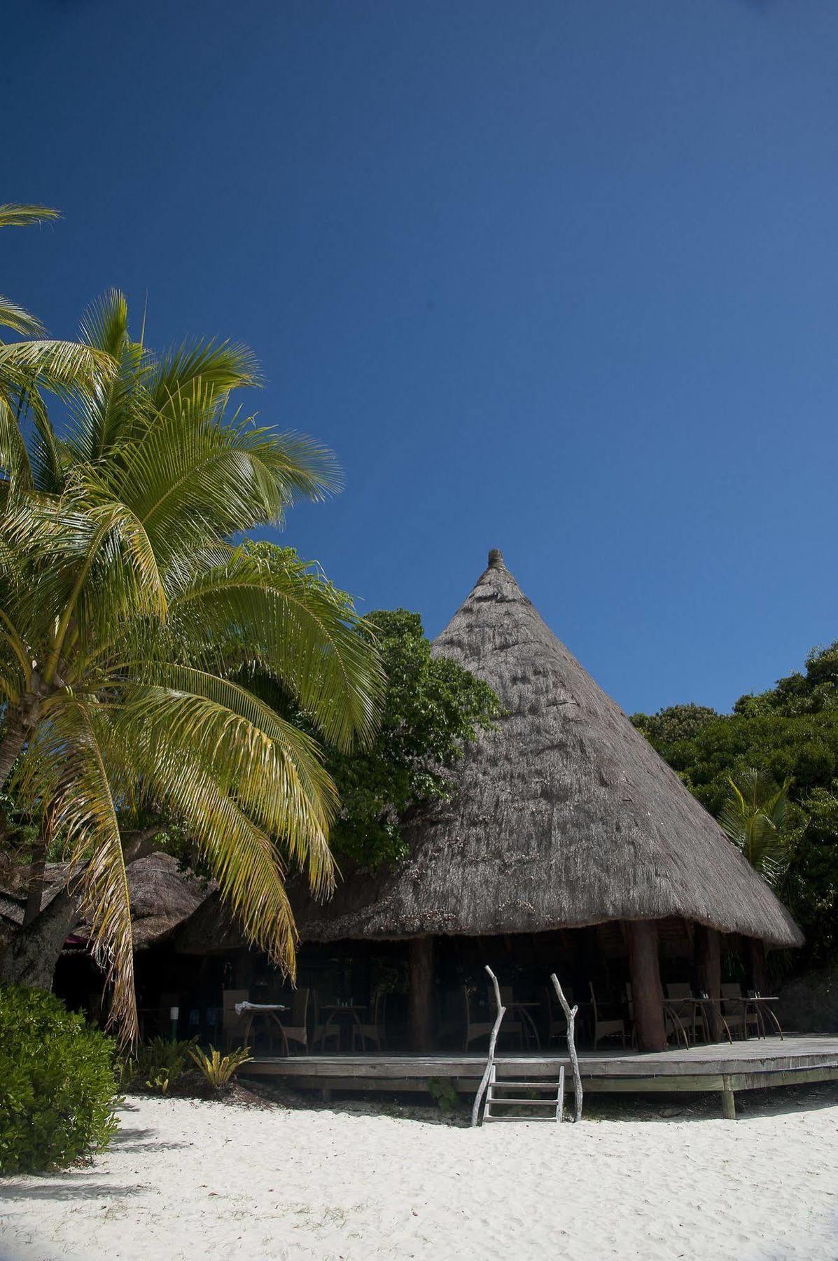 Oure Lodge Beach Resort Kuto Exterior photo
