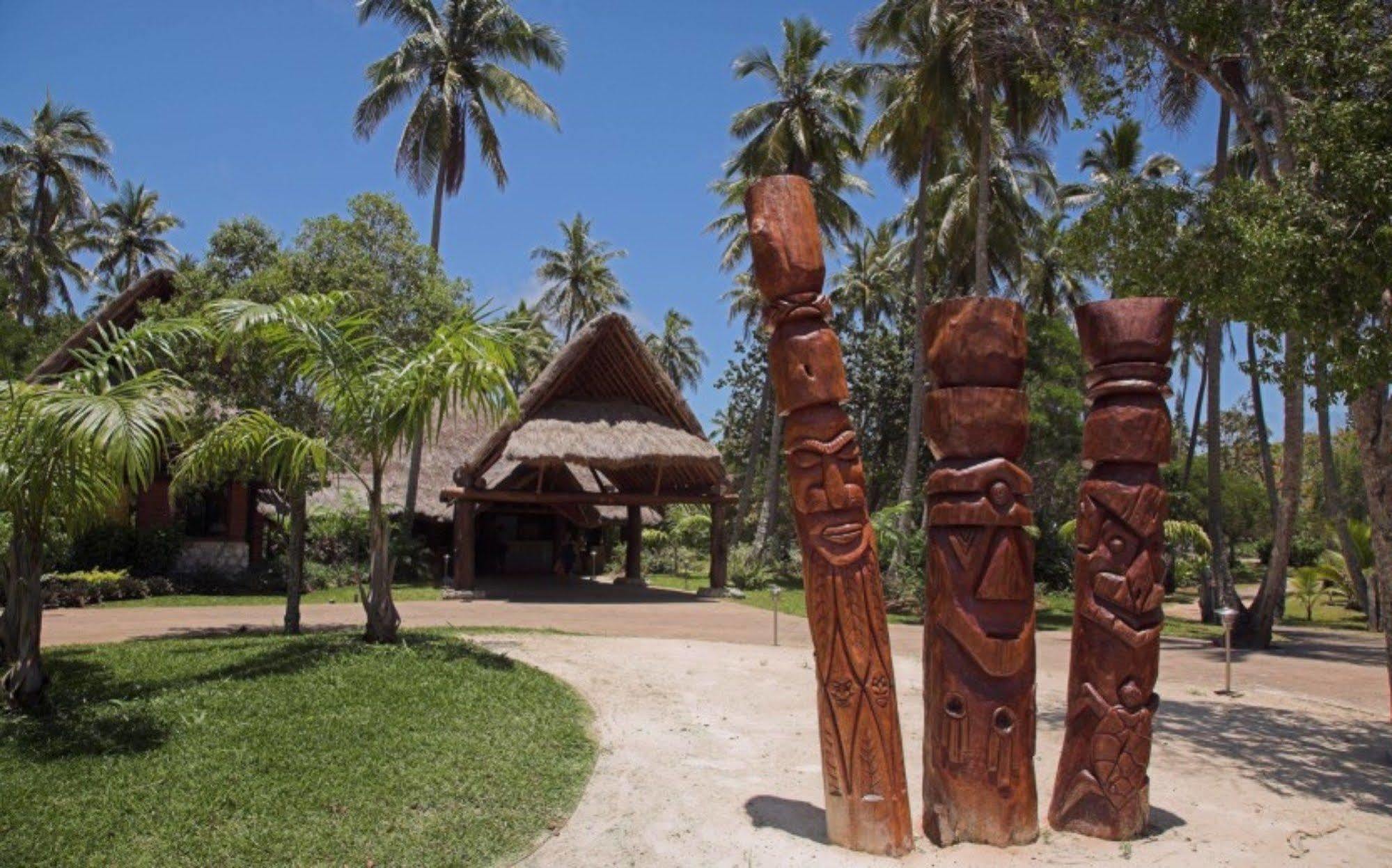 Oure Lodge Beach Resort Kuto Exterior photo